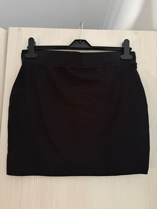 Minifalda negra plisada