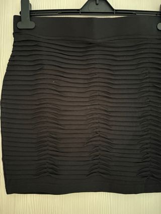 Minifalda negra plisada