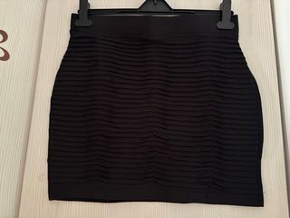 Minifalda negra plisada