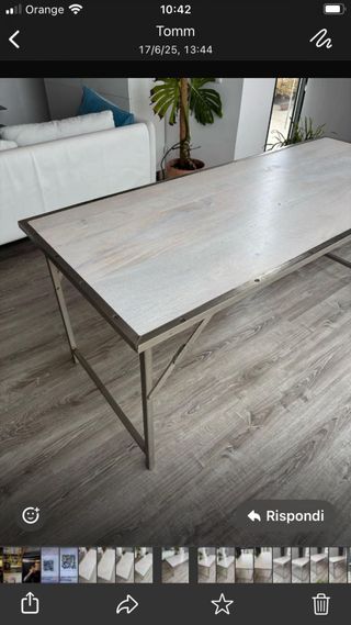 Mesa plegable blanca y gris