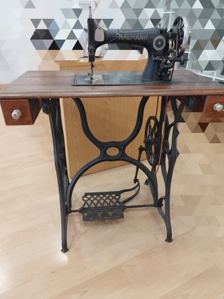 Máquina coser Naumann antigua