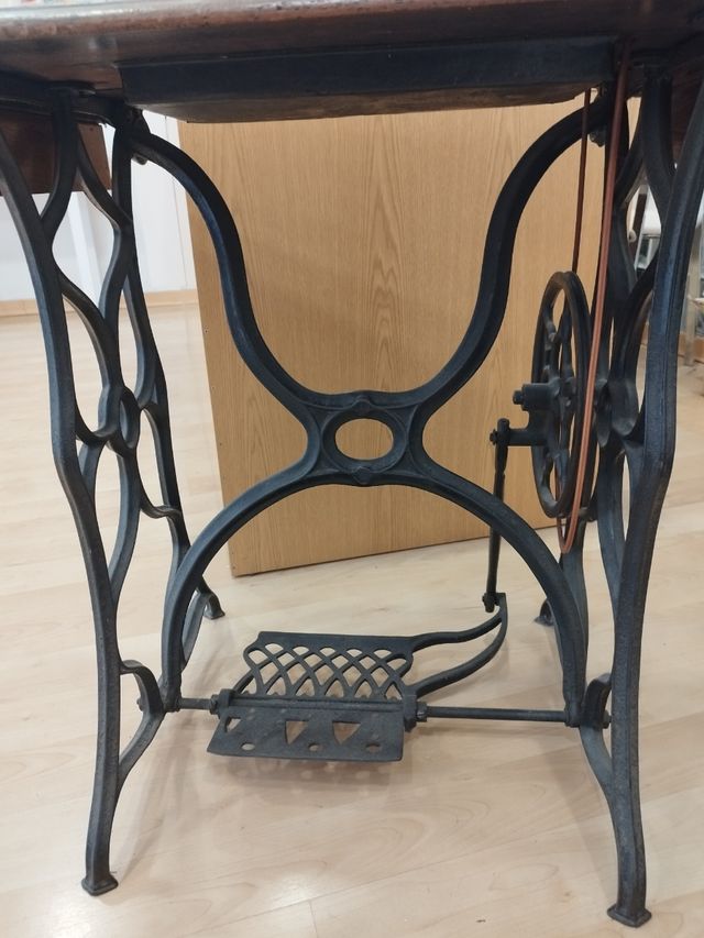 Máquina coser Naumann antigua