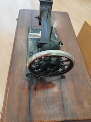 Máquina coser Naumann antigua