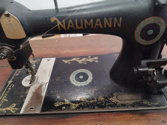 Máquina coser Naumann antigua