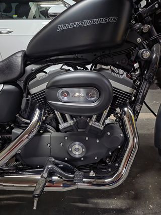 Harley-Davidson Iron 883 Negra Mate.