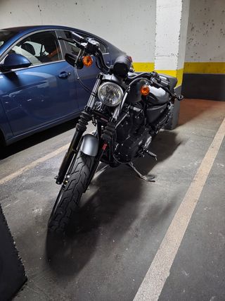 Harley-Davidson Iron 883 Negra Mate.