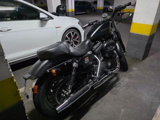 Harley-Davidson Iron 883 Negra Mate.
