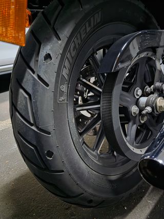 Harley-Davidson Iron 883 Negra Mate.