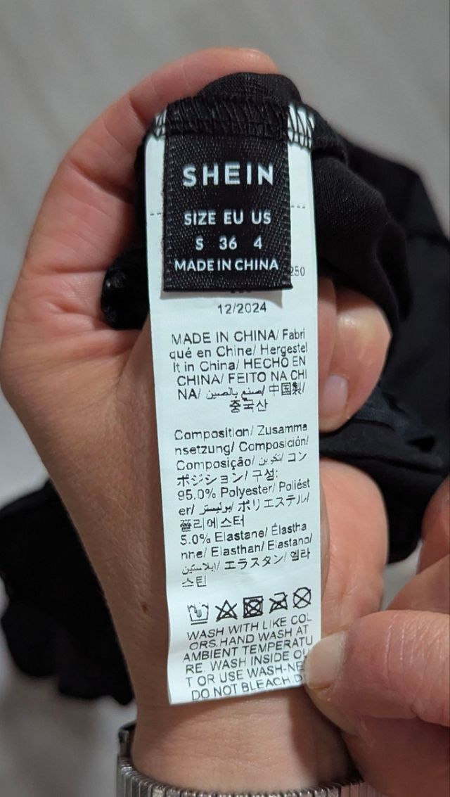 Mono negro fiesta talla 38,aunque pone 36 de talla