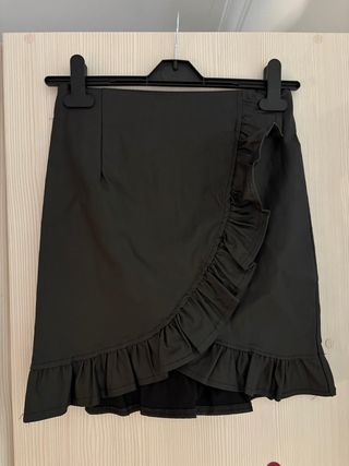 Minifalda negra con volantes