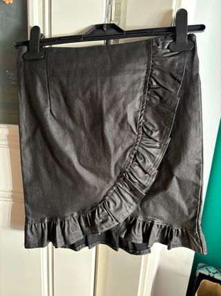 Minifalda negra con volantes