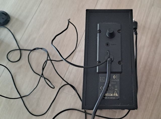 Altavoces Logitech 2.1