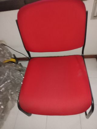 Mesa y 3 Sillones. Nuevos 