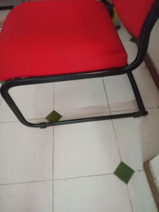 Mesa y 3 Sillones. Nuevos 