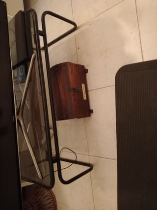 Mesa y 3 Sillones. Nuevos 