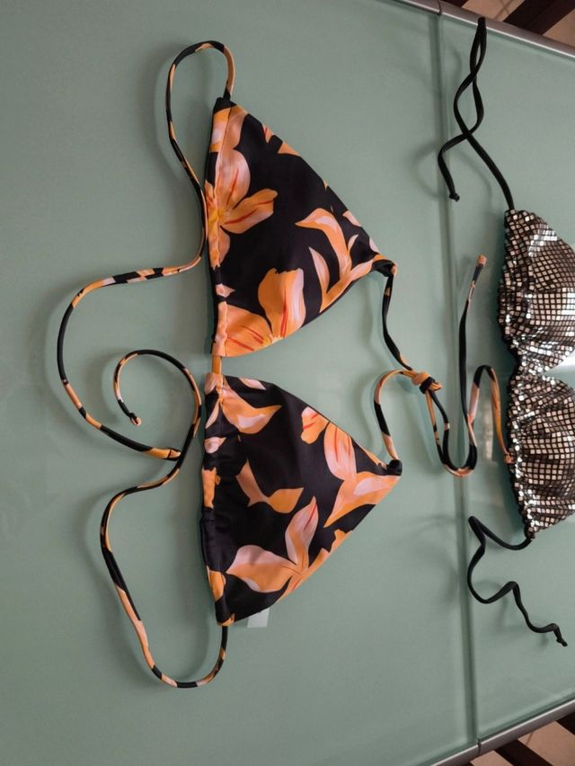 Bikini 2 pezzi: top argento e floreale