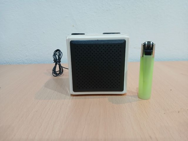 Radio FM vintage bianco e nero