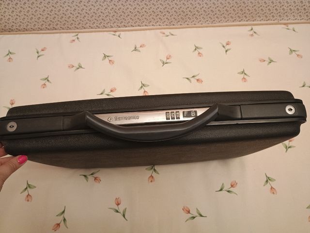 Maletín Samsonite negro