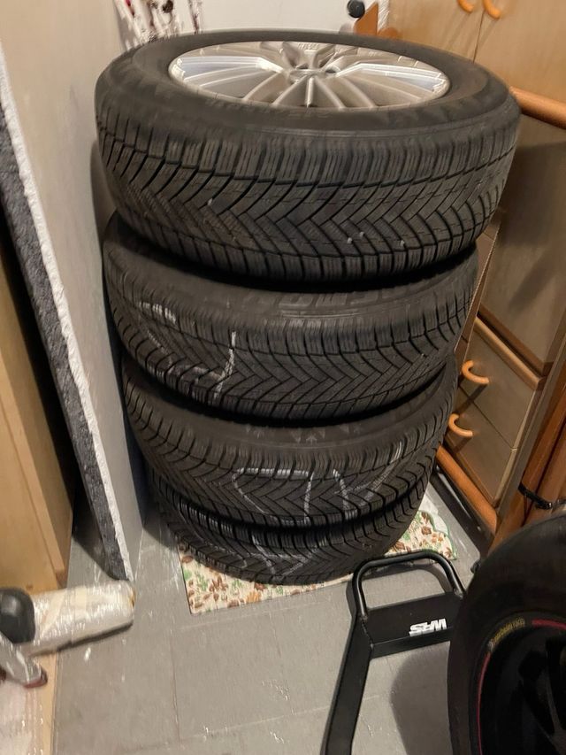 Cerchi in lega 16 con gomme termiche