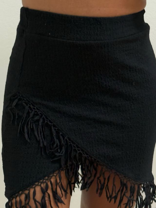 Gonna nera con frange