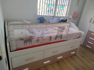 Habitación juvenil rosa y blanca