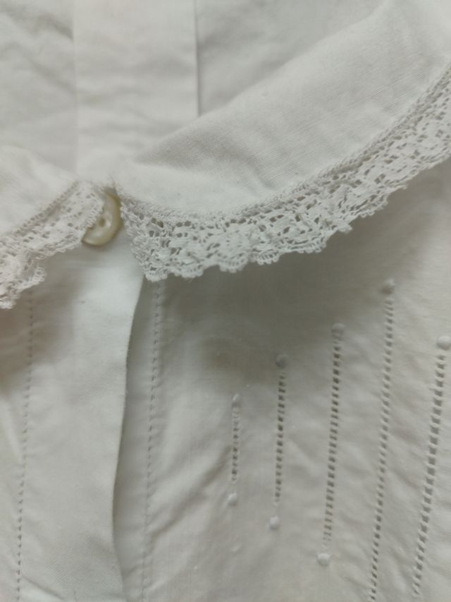 Bata antigua algodón bordada