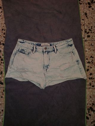 Pantalón vaquero corto de Stradivarius