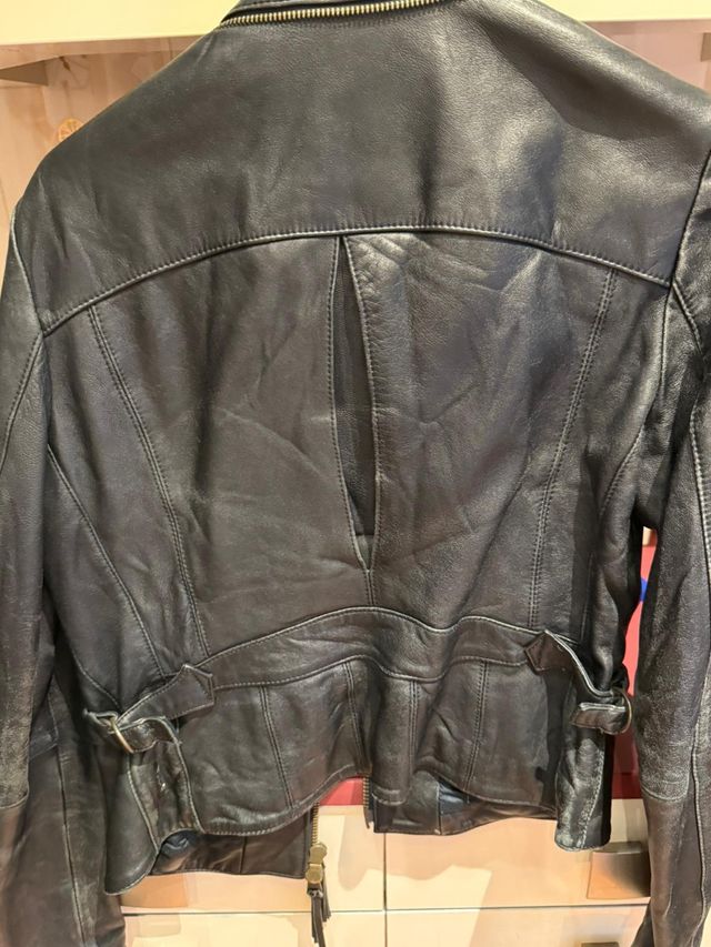 Cazadora Armani Jeans cuero negro gastado talla 38