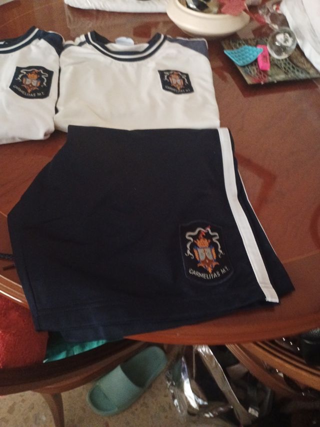 Uniforme Carmelitas M.T. niña
