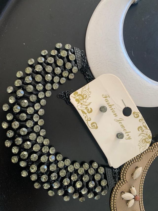 4 Collares nuevos: Blanco, multicolor