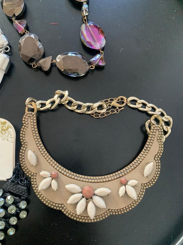 4 Collares nuevos: Blanco, multicolor