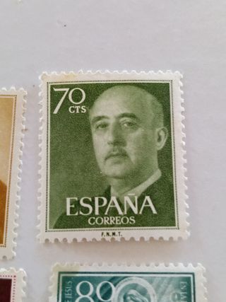 Sellos España: 4 piezas sin usar. Dentados.