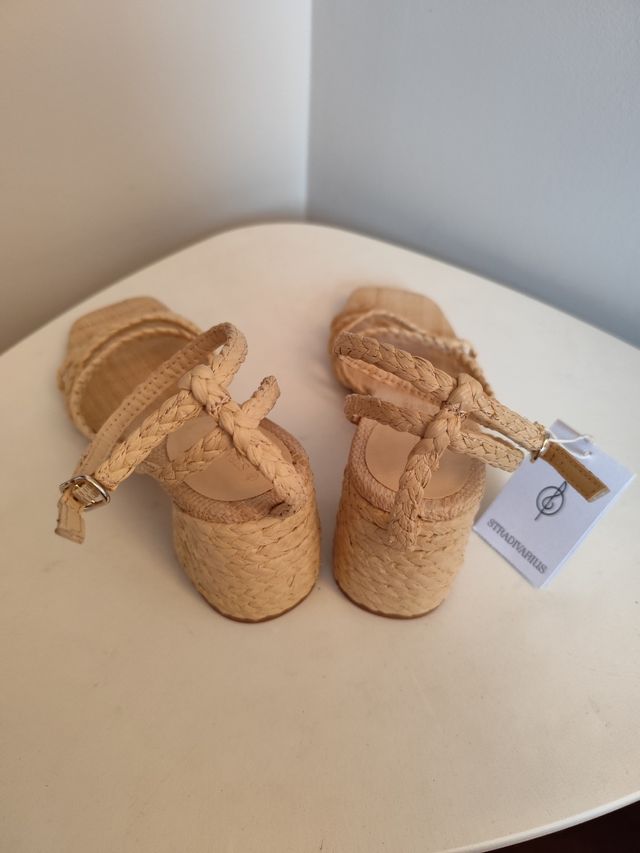 Sandalias Stradivarius beige - 40