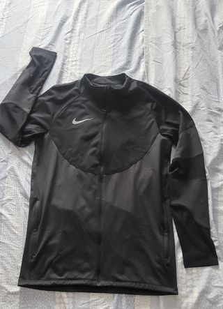 Sudadera Nike negra - Talla M
Therma-fit