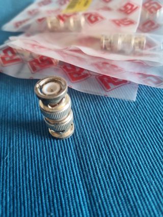 Conectores BNC (6 unidades disponibles)