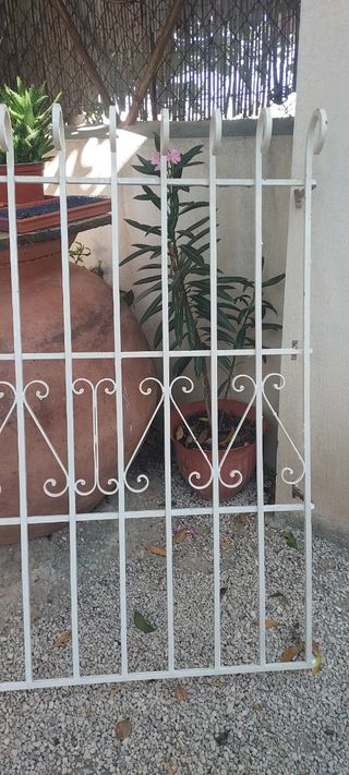 Reja metálica blanca