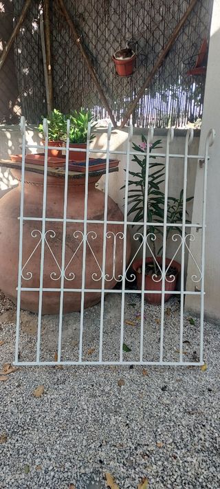 Reja metálica blanca