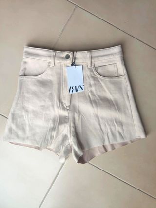 Shorts bermuda Zara color crema ante suave verano