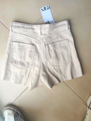 Shorts bermuda Zara color crema ante suave verano