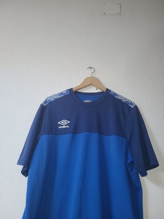 Camiseta Umbro talla L azul