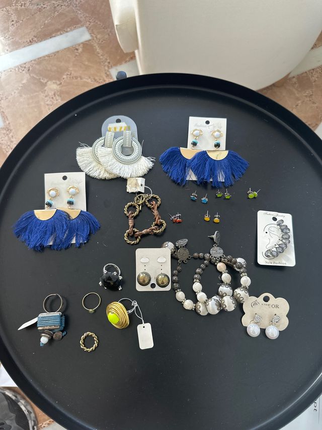 Bisutería Variada: Collares, anillos y pendientes