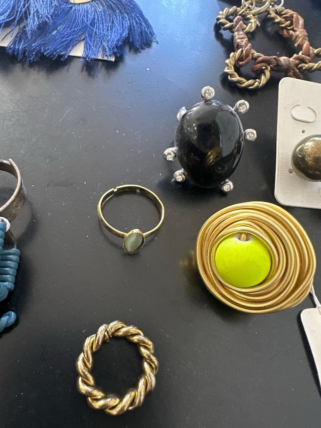 Bisutería Variada: Collares, anillos y pendientes