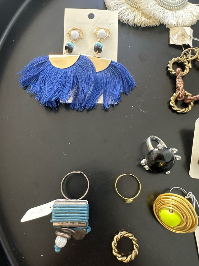 Bisutería Variada: Collares, anillos y pendientes