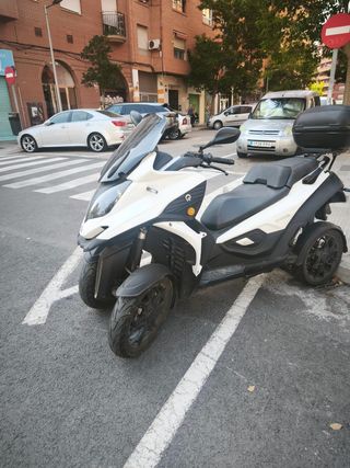 Moto de 4 ruedas adulto, impecable