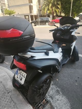 Moto de 4 ruedas adulto, impecable