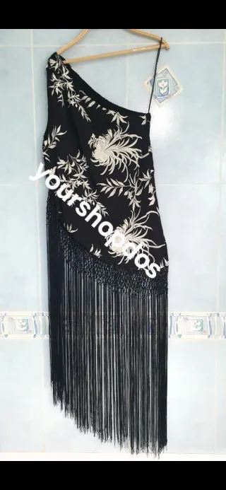 Top asimétrico flecos T-M ZARA