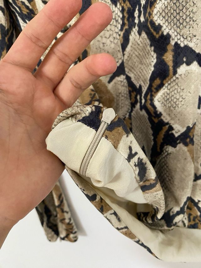 Blumarine top stampa serpente seta