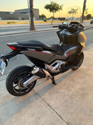 Honda Forza 750 - Impecable