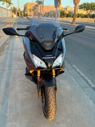 Honda Forza 750 - Impecable