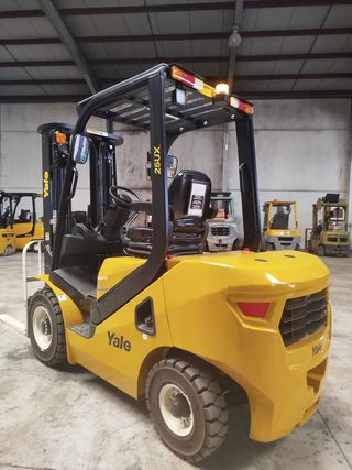 Carretilla Elevadora Yale GDP25UX